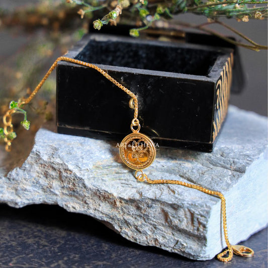 Round floral bezel bracelet in Thewa jewellery