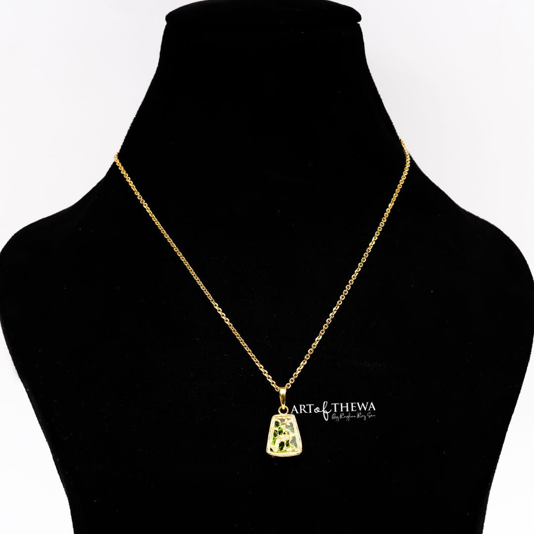 Trapezium Pendant Set - A Delicate Ensemble of Timeless Beauty and Intricacy