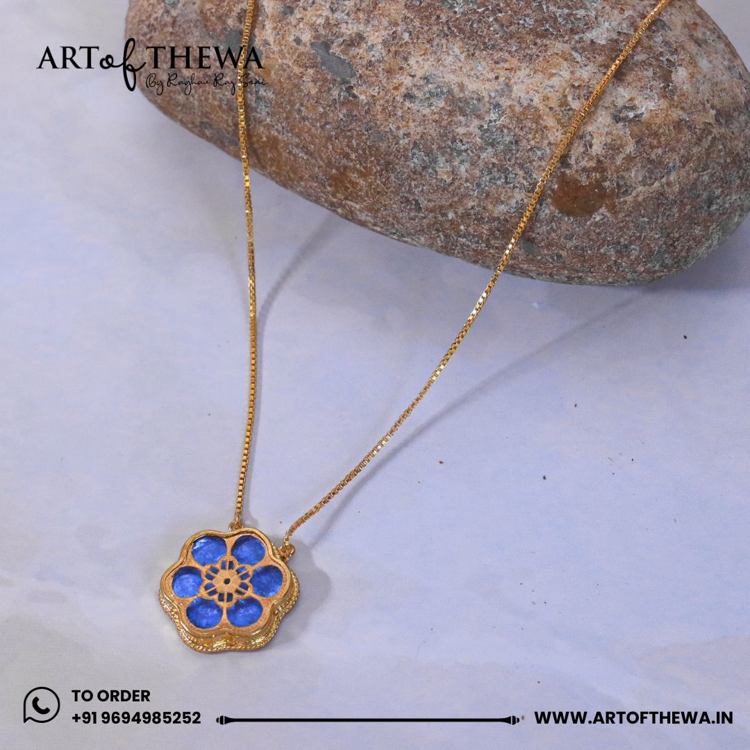 Minimal Art of Thewa Blue Pendant Set