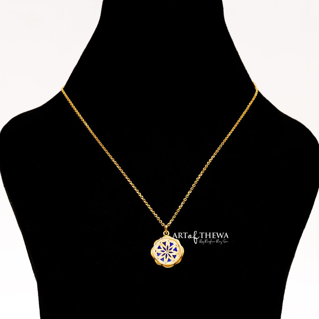 Blue Floral Chain Pendant - A Captivating Expression of Elegance and Sophistication