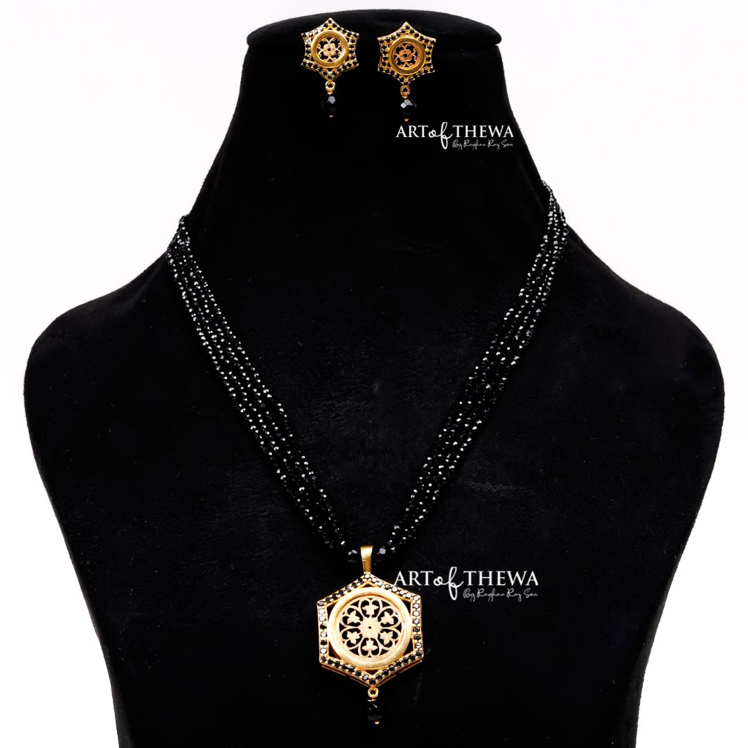 Black Spinal Pendant Set- Thewa art Craftsmanship