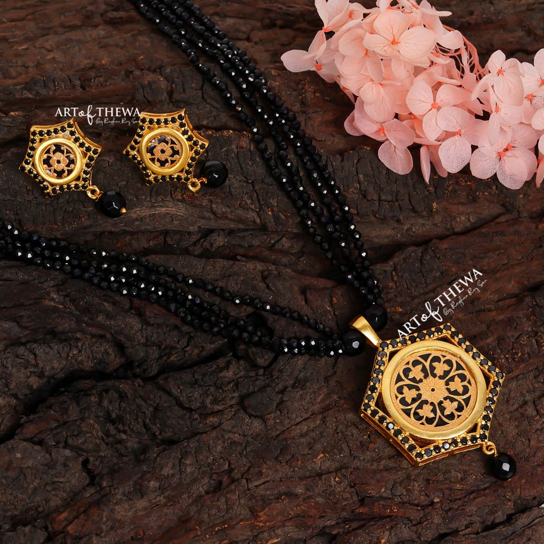 Black Spinal Pendant Set- Thewa art Craftsmanship