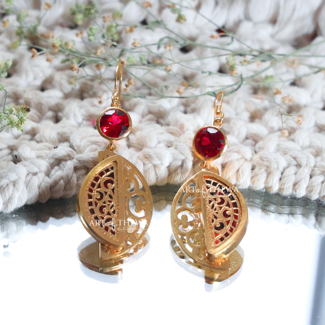 D shape Thewa - Engraved earrings