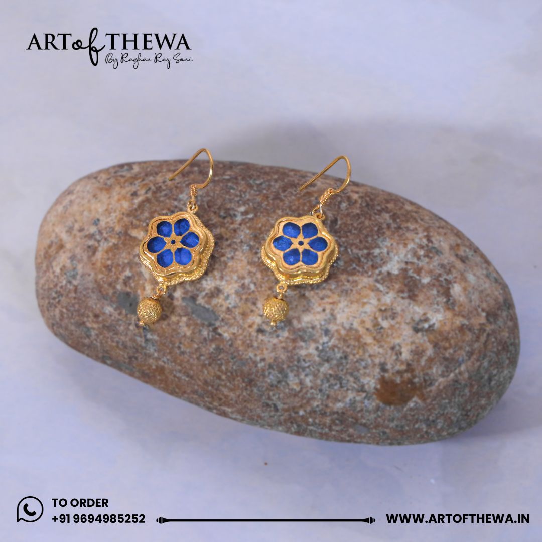 Minimal Art of Thewa Blue Pendant Set