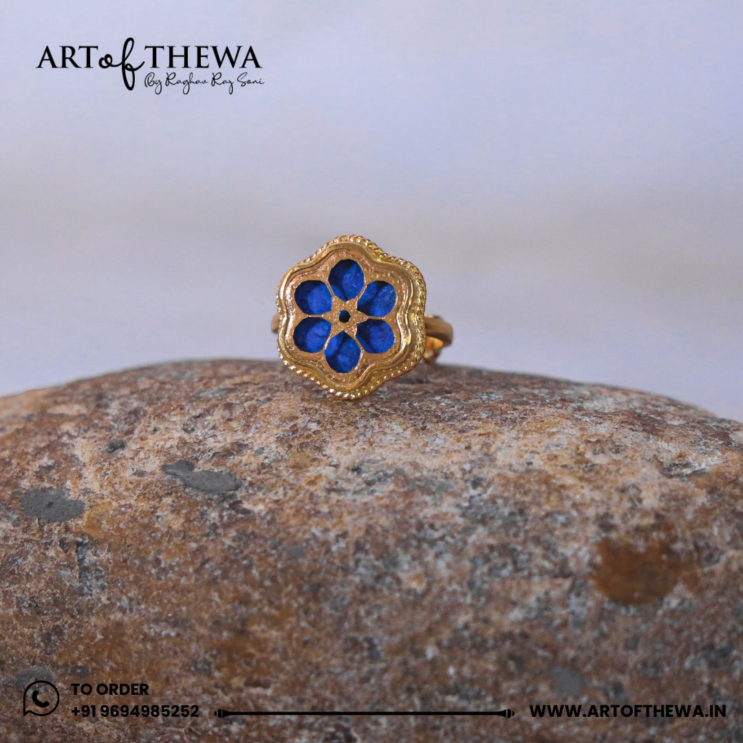 Minimal Art of Thewa Blue Pendant Set
