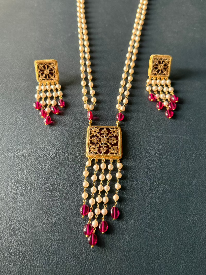 Antho Square Pendant Set By Art Of Thewa