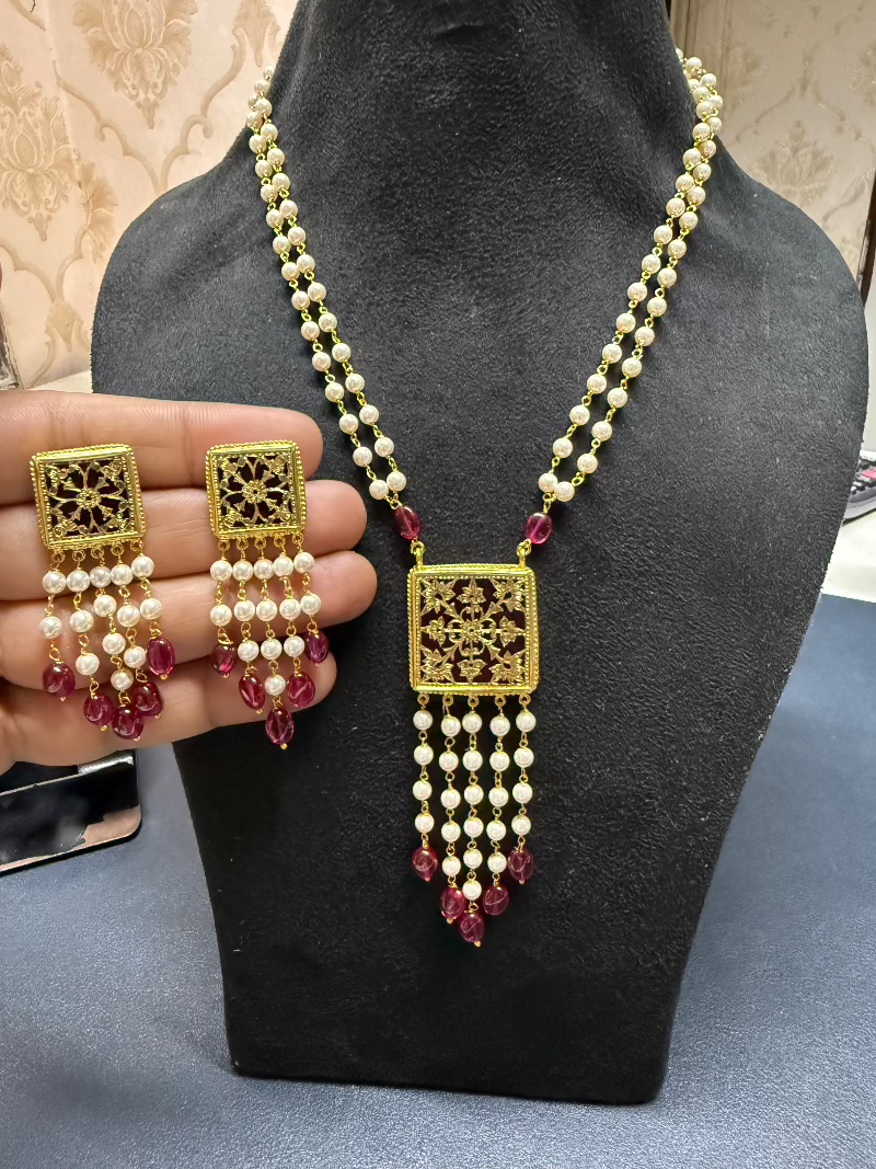 Antho Square Pendant Set By Art Of Thewa
