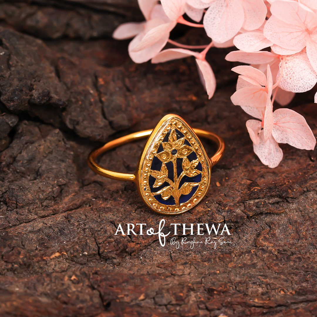 Pear Mood ring in Thewa art