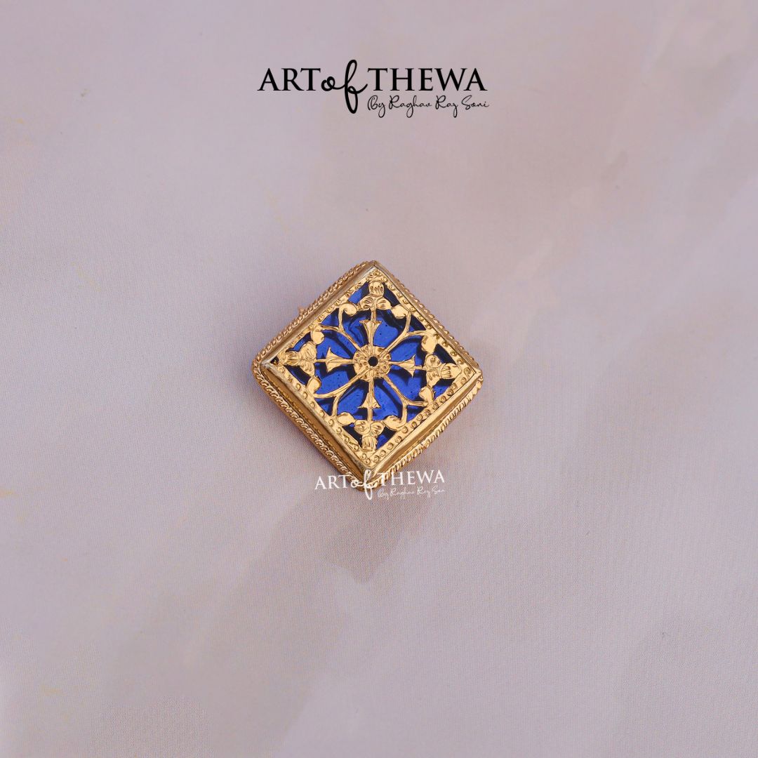 Art of Thewa square Brooch pin