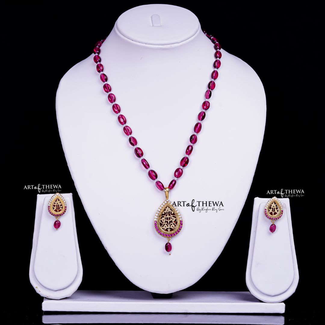 Pear Drop Pendant Set – A Harmonious Ensemble of Elegance and Grace