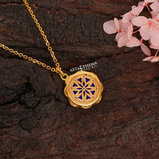 Blue Floral Chain Pendant - A Captivating Expression of Elegance and Sophistication